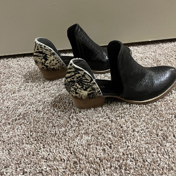 SHY TOWN by Diba True booties, 9.5 - Picture 6 of 10